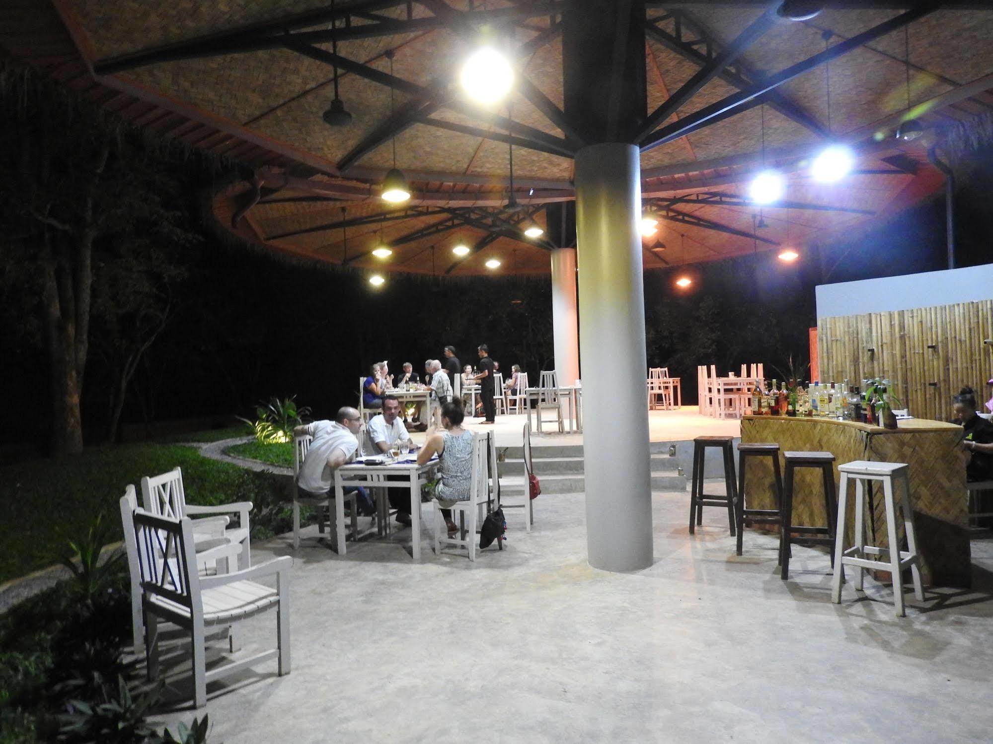 The Sanctuary Nam Ngum Beach Resort Vang Vieng Eksteriør bilde